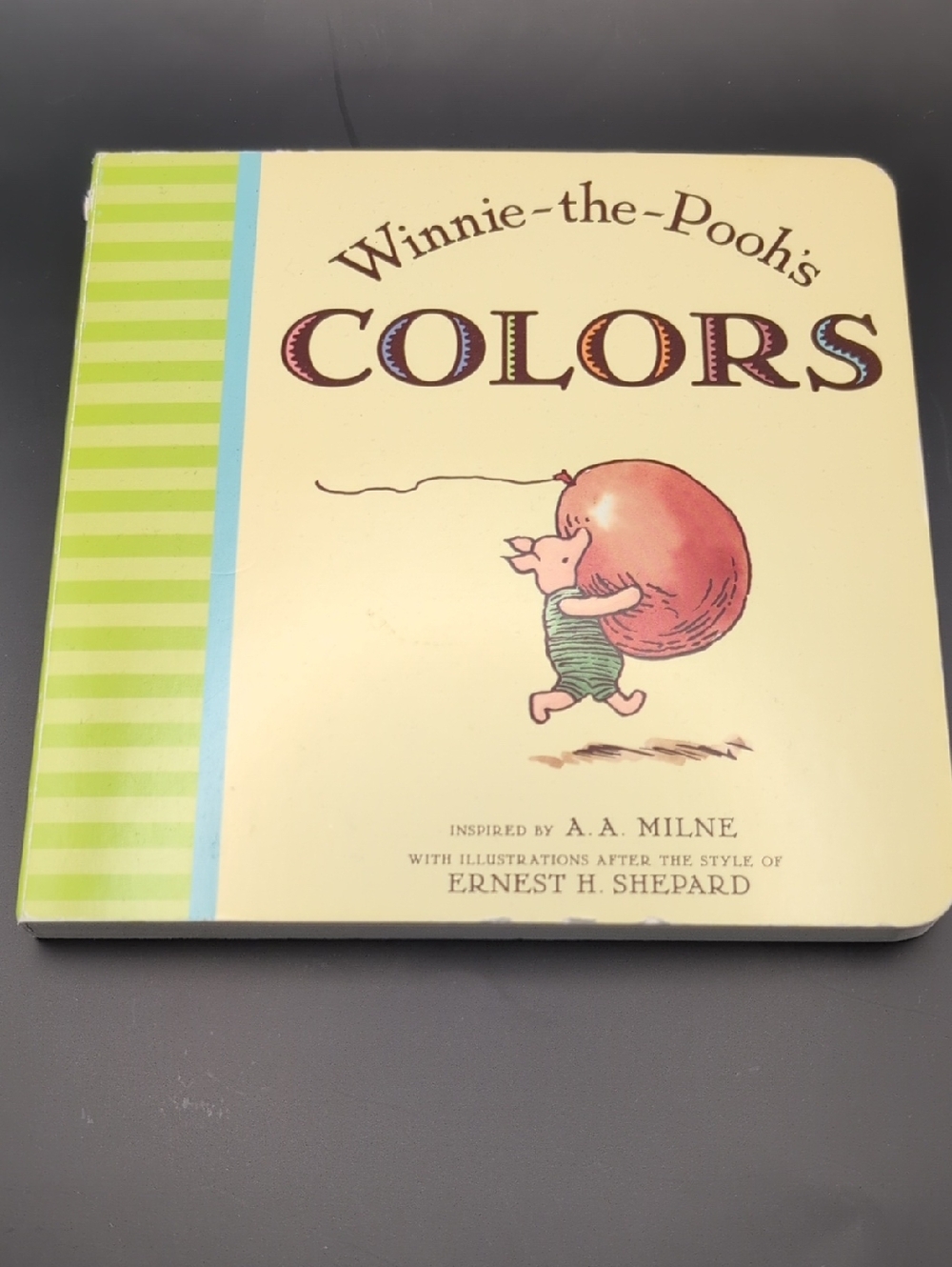 WINNIE THE POOH Colors Board Book